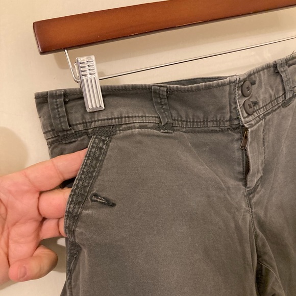 American Eagle Capris. Double Button Waist Button Pockets. Gray Size 4. Shorts - Picture 2 of 8